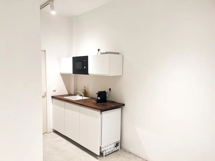 A Bright and Versatile Space in the Heart of Haut Marais - Image 4