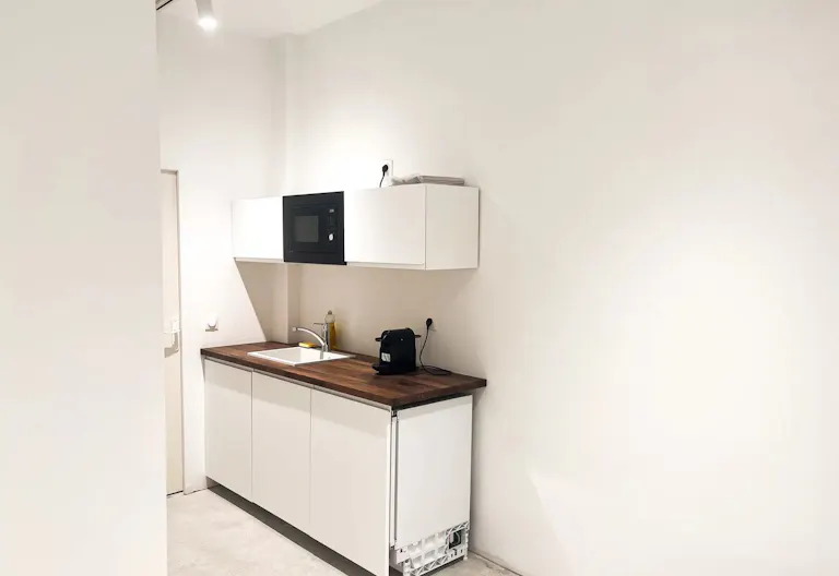 A Bright and Versatile Space in the Heart of Haut Marais - Image 4