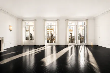 Chic Parisian Apartment – Fashion Showroom, Paris Champs-Élysées - Image 0