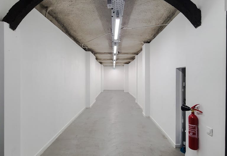 Perfect exhibition / event / pop-up space combined with a private speakeasy bar near the center of Paris - Image 2