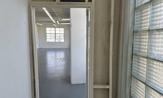 Professional Office Space in South LA - Image 8
