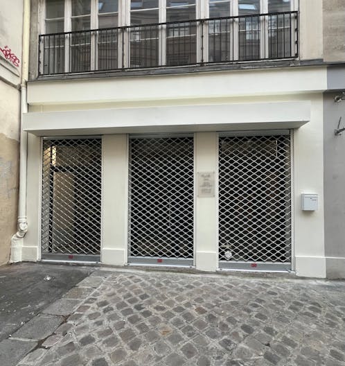 ESPACE DOUBLE NIVEAU – MARAIS – 140 M² – VITRINE SUR RUE – IDEAL FASHION WEEK & ÉVÉNEMENTS - Image 1