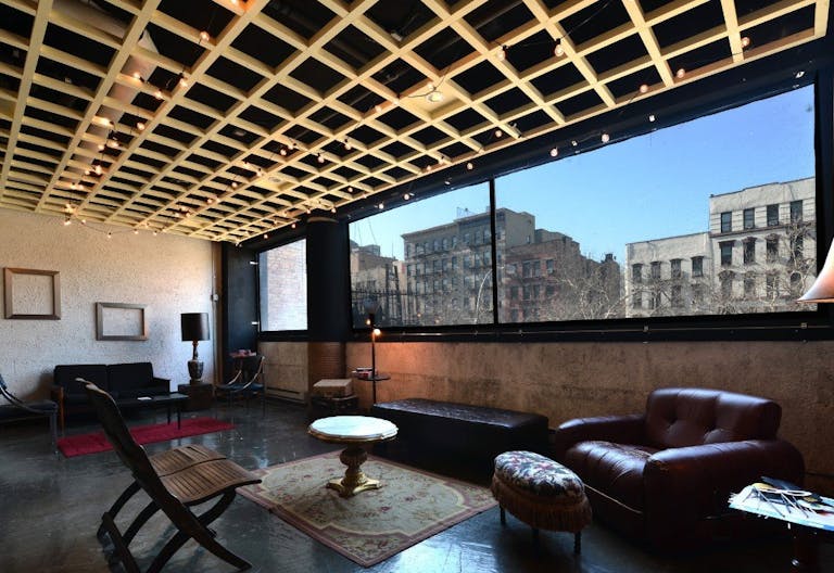 Beautiful Bar Open To New Tenants - Image 0