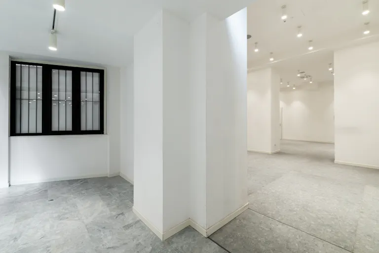 Show Room - Image 3