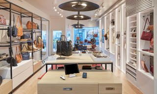 Upscale Retail Space in Wisconsin Ave NW Washington - Image 3