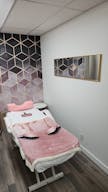 Beautiful SPA with two big rooms and a reception - Image 5