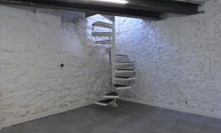 Two-level boutique and underground space - Image 1