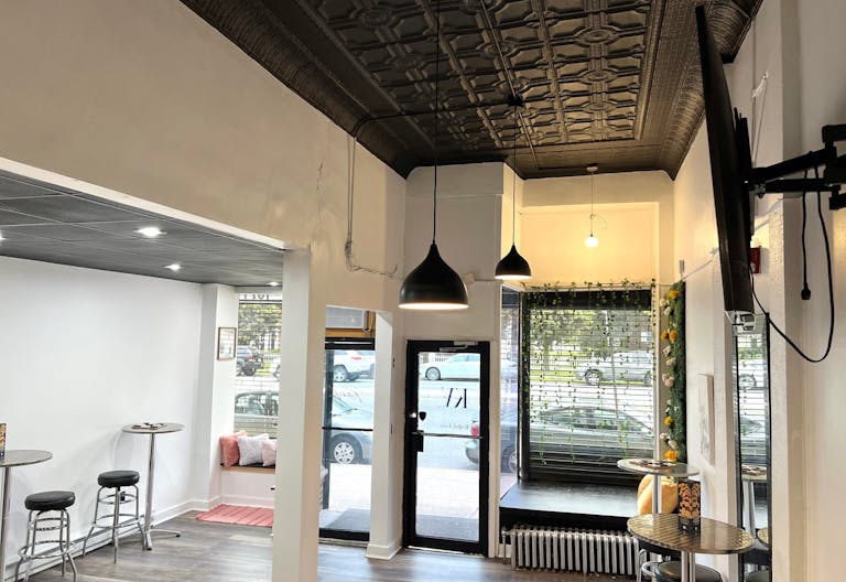 Quaint Meeting Space in Essex County - Image 4