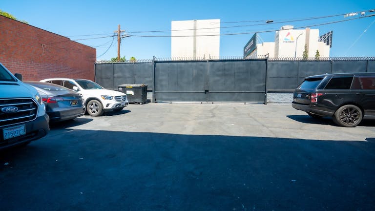 Exposed Brick Room for Photo shoot, Gallery space or Podcast - Image 3