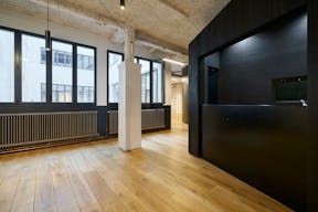 Entire art gallery in Le Marais, Paris - Image 2