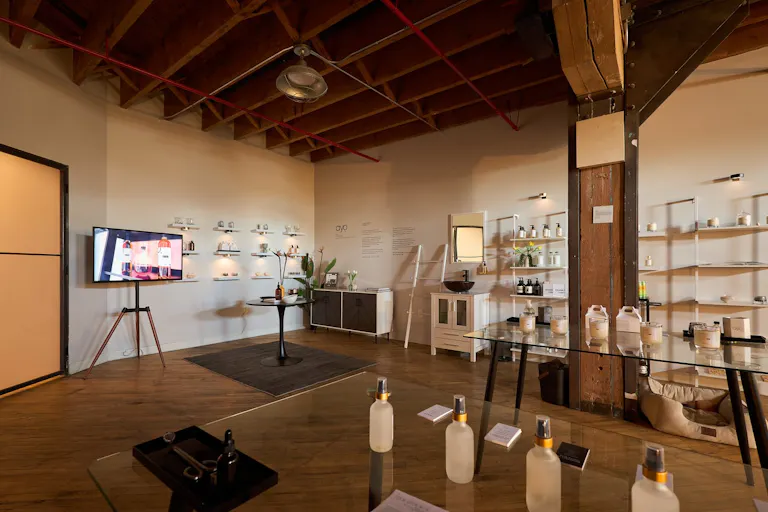 Beautiful, Calming, Industrial Studio-Store Perfect for Minimalist Lovers! - Image 2