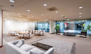 Gorgeous Downtown Modern Space - Image 5