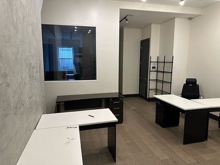 Gorgeous Ground Floor Space - Ideal for EVERYTHING - Image 0