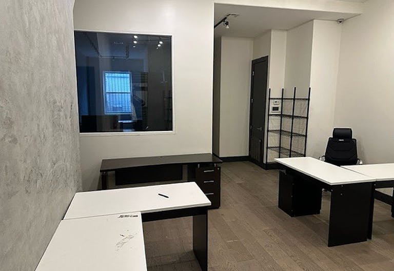 Gorgeous Ground Floor Space - Ideal for EVERYTHING - Image 0