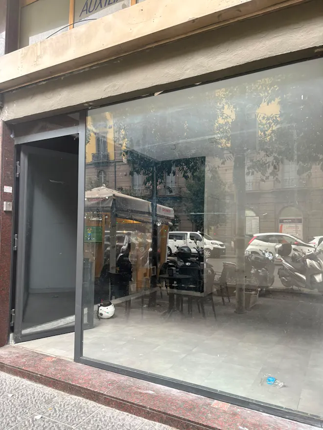 Spazio pop-up perfetto nella zona turistica e centrale di Napoli - Image 1
