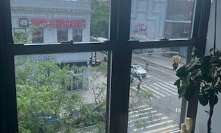 Modern Office Space in Astoria Queens ? Perfect for Meetings, Filming, or Therapy - Image 8