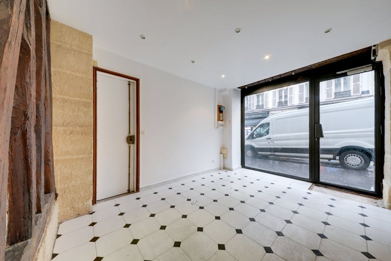 Belle Boutique pr�s du Sacr� Coeur, Montmartre - Image 0