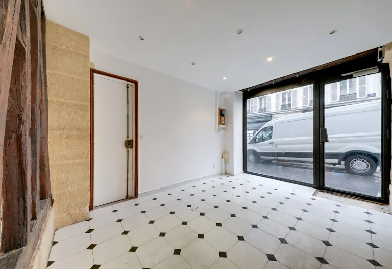 Belle Boutique pr�s du Sacr� Coeur, Montmartre - Image 0