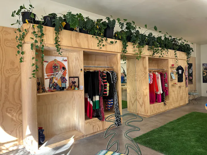 Large Retail Storefront/Commercial Event Space with Back Office Located in the Heart of Melrose and Fairfax Shopping District - Image 4