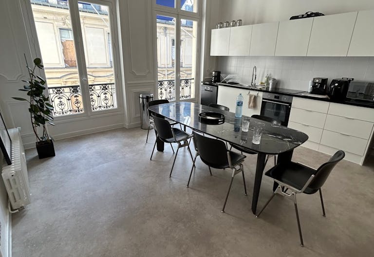 Sublime appartement haussmanien au coeur du 8�me arrondissement - Image 3