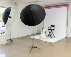 Orange County 1800 sq ft Studio - Image 13
