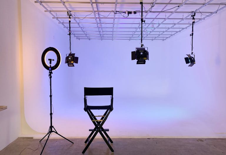 Studio 3 + Private Parking Lot - Image 0