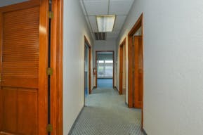 Clean Office Space - Image 4