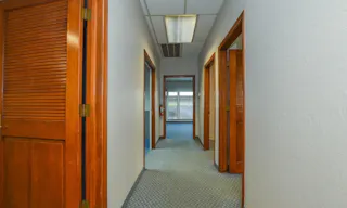 Clean Office Space - Image 4
