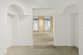 Espace showroom / �v�nement : verri�re, volume et design �pur� - Image 13