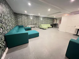 Intimate, Private Luxe Gallery Lounge - Image 0