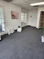 Doral unique office space with spectacular lake views - Image 0