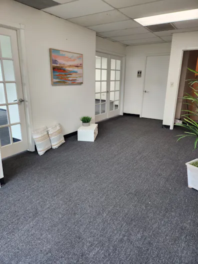Doral unique office space with spectacular lake views - Image 0