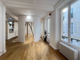 Splendid showroom rue Saint Honoré - Place Vendôme, in the heart of Paris fashion & culture district. - Image 1