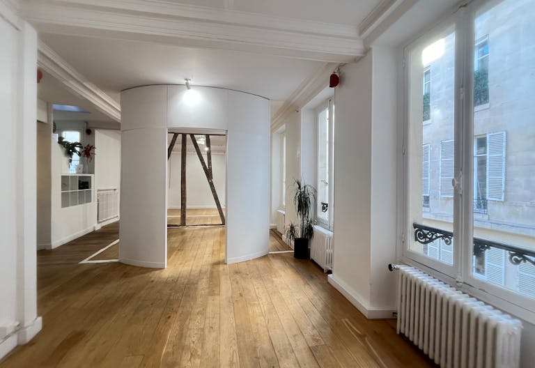 Splendid showroom rue Saint Honoré - Place Vendôme, in the heart of Paris fashion & culture district. - Image 1