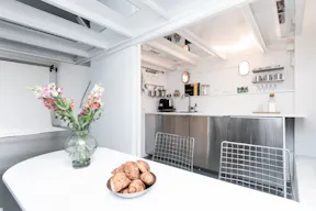 DAYLIGHT STUDIO IN CENTRAL PARIS - Image 9
