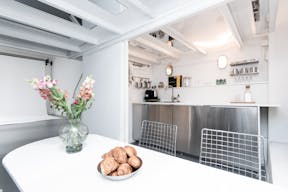 DAYLIGHT STUDIO IN CENTRAL PARIS - Image 9