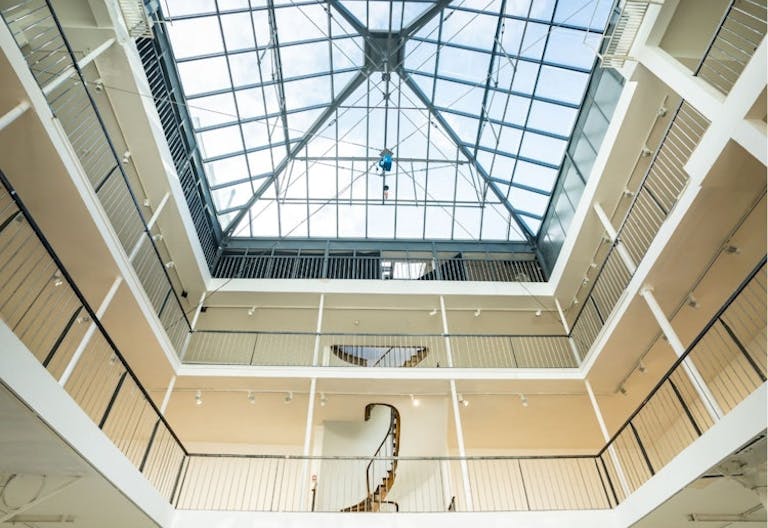 Rue Saint Merri Grand Showroom - Image 0