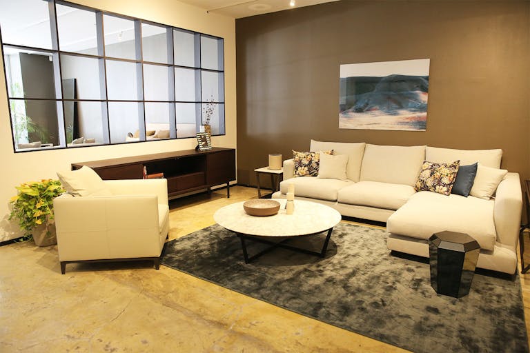 Spacious Chelsea Showroom - Image 3