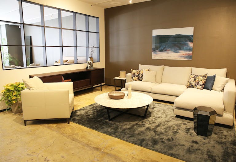 Spacious Chelsea Showroom - Image 3