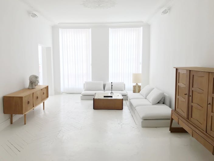 Elegant Espace minimaliste dans un Bâtiment Historique, Palais-Royal/ Louvre - Image 0