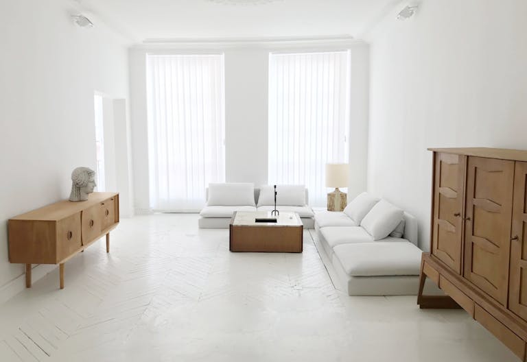 Elegant Espace minimaliste dans un Bâtiment Historique, Palais-Royal/ Louvre - Image 0