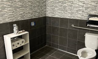 High Ceiling Spaces for Events and Offices - Image 2