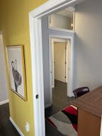 Modern Office Space in Astoria Queens ? Perfect for Meetings, Filming, or Therapy - Image 7