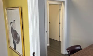 Modern Office Space in Astoria Queens ? Perfect for Meetings, Filming, or Therapy - Image 7