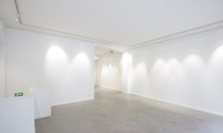 Shop in Paris France - Image 7