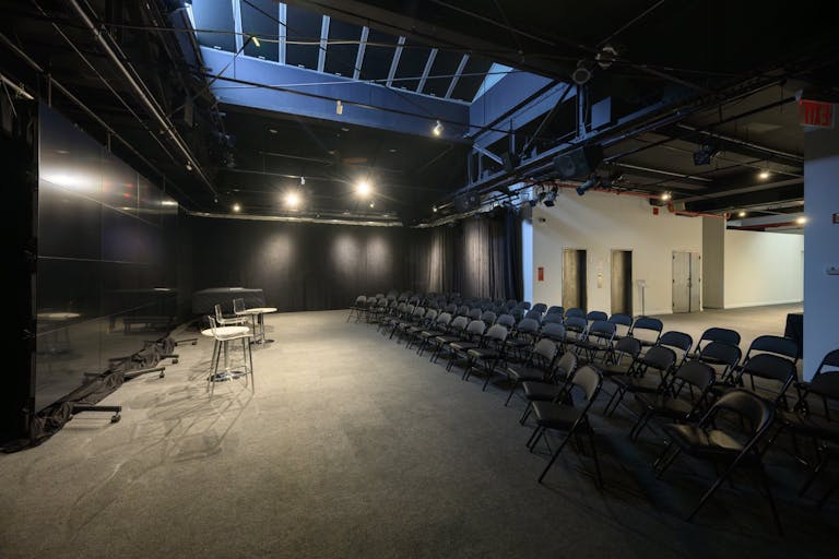 Expansive Loft with High Ceilings in Midtown Manhattan - Image 3