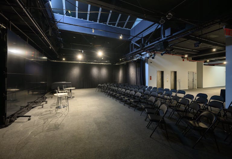 Expansive Loft with High Ceilings in Midtown Manhattan - Image 3