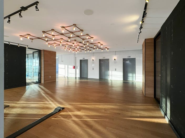 Sun-Drenched, Sleek Industrial Space in DUMBO - Image 3