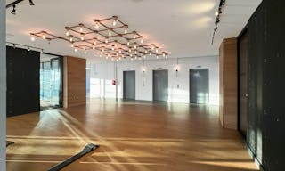 Sun-Drenched, Sleek Industrial Space in DUMBO - Image 3