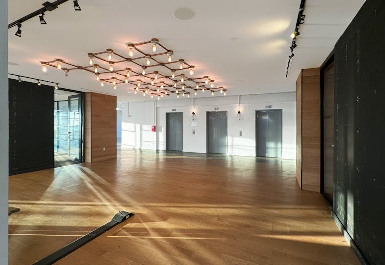 Sun-Drenched, Sleek Industrial Space in DUMBO - Image 3